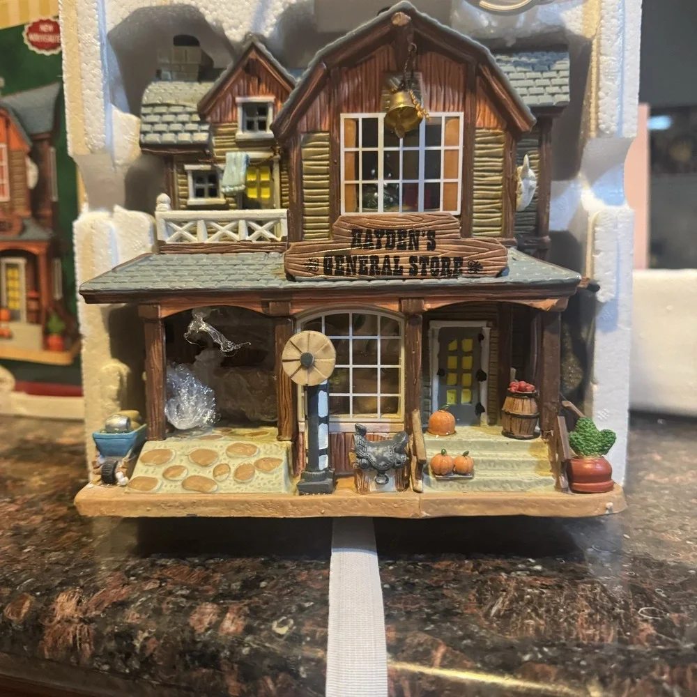 LEMAX RARE HAYDEN'S GENERAL STORE HARVEST FALL LIGHTED VILLAGE 2008-2012 Retired